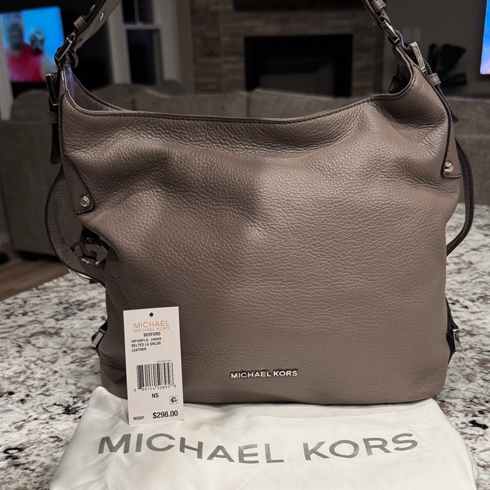 MICHAEL Michael Kors Bedford Pebbled Leather Shoulder Bag in Cinder